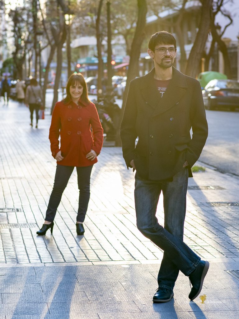 LOS NOVIOS CON UN CONTRA LUZ